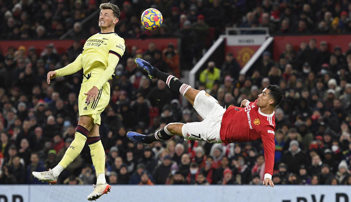 Ronaldo mencetak golnya yang ke-800 untuk klub dan negara usai mencetak dua gol dalam kemenangan 3-2 Mancahster United atas Arsenal pada 3 Desember lalu. Ia juga dinobatkan sebagai pencetak gol terbanyak di abad ke-21. (AFP/Oli Scarff)