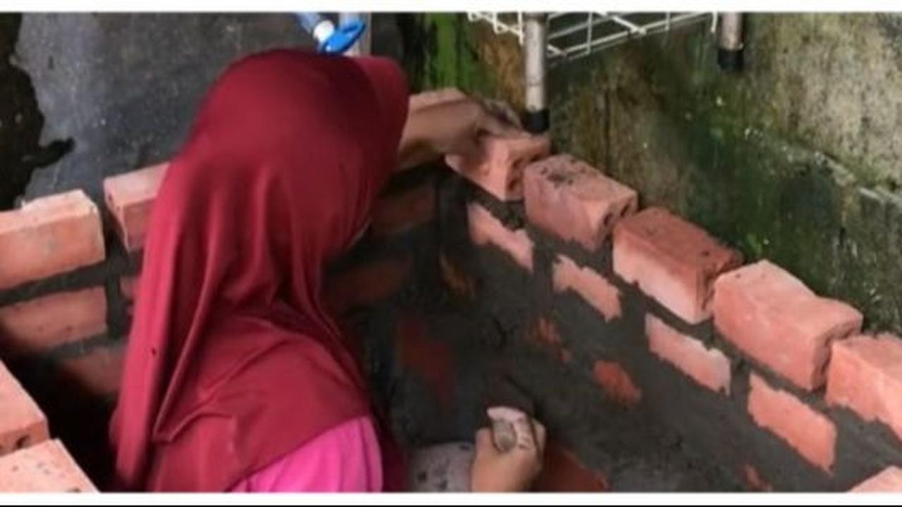 Viral Ibu Hamil Gabut dan Buat Bak Mandi Sendiri, Aksinya Curi Perhatian