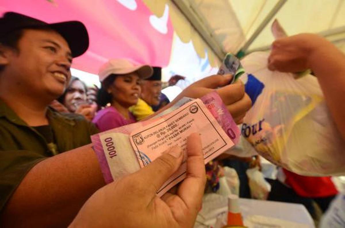 Jelang puasa, warga serbu sembako murah