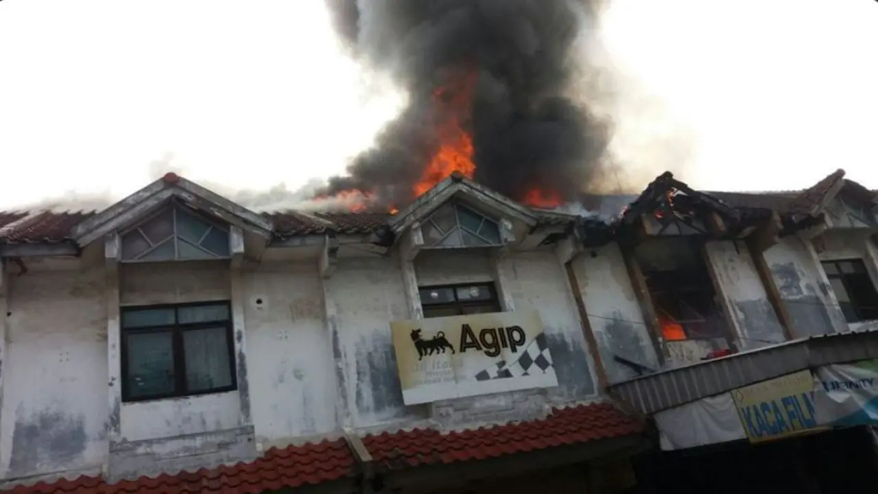 Si Jago Merah 'Ngamuk' di Pasar Baru Bekasi, 4 Ruko Terbakar