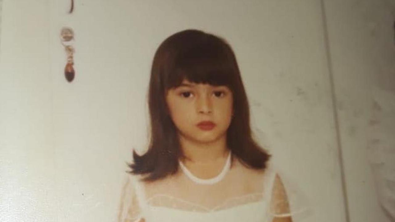 Nabila semakin menggemaskan dengan rambut berponi saat tumbuh besar. Hidungnya mancung dan tinggi seperti sang ayah. Dia terlihat seperti bule kecil yang mengagumkan.