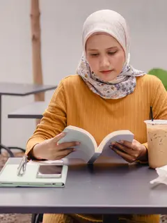 Rekomendasi Buku Bacaan Ramadan./Copyright depositphotos.com/fadfebrian