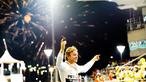 Nico Rosberg menjadi juara F1 GP Abu Dhabi yang berlangsung di Sirkuit Yas Marina, Abu Dhabi, UEA, Minggu (29/11/2015). (EPA/Srdjan Suki)
