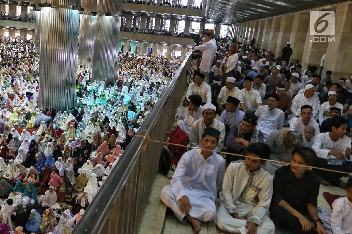 Jemaah Salat Idul Fitri Penuhi Masjid Istiqlal