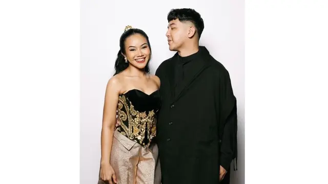 Inspirasi Outfit Kondangan Elegan dari Para Artis Tanah Air
