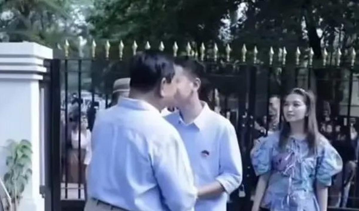 Riasan Wajah Natural dan Gaya Rambut yang Elegan