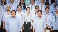 Pasangan Capres-Cawapres nomor urut 2 Prabowo Subianto dan Gibran Rakabuming Raka menghadiri debat Pilpres 2024 di Kantor KPU, Jakarta Pusat, Selasa (12/12/2023) malam. (Liputan6.com/Faizal Fanani)