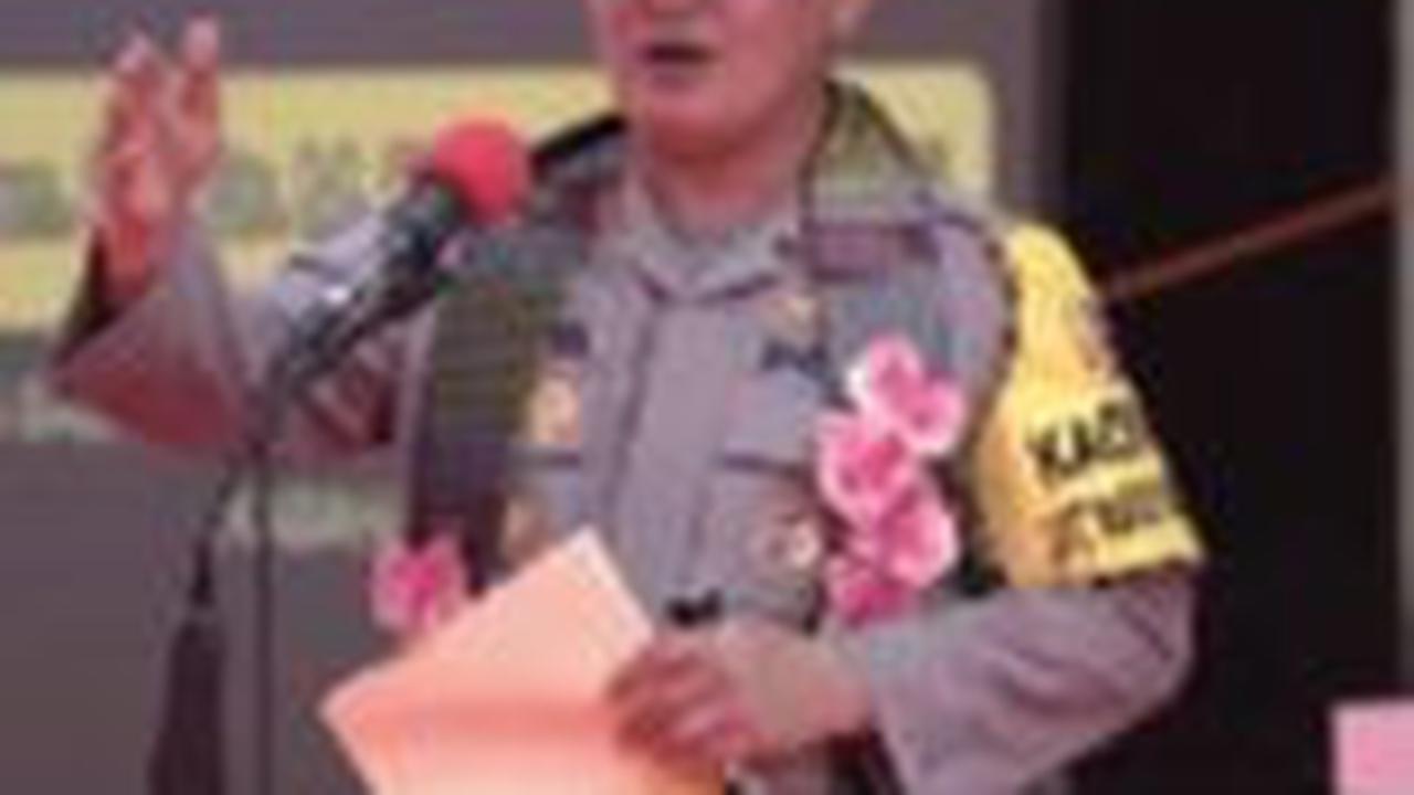Benar Jawab Kuis Bonus Peluk Jenderal Polisi, Ibu Ini Sumringah Banget
