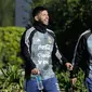 Sergio Aguero dan Lionel Messi menghadiri sesi latihan bersama timnas Argentina di Buenos Aires, Rabu (23/5). Argentina mempersiapkan diri menghadapi pertandingan persahabatan melawan Haiti pada 29 Mei menjelang Piala Dunia 2018. (AP/Victor R. Caivano)