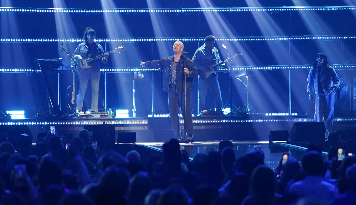 Sam Smith Beraksi di Panggung iHeartRadio Music Festival. (Foto: (AP Photo/John Locher)