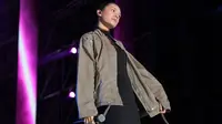 Penampilan Shae di Asian Song Festival 2017 di Korea Selatan. (Istihanah Soejoethi/Liputan6.com)