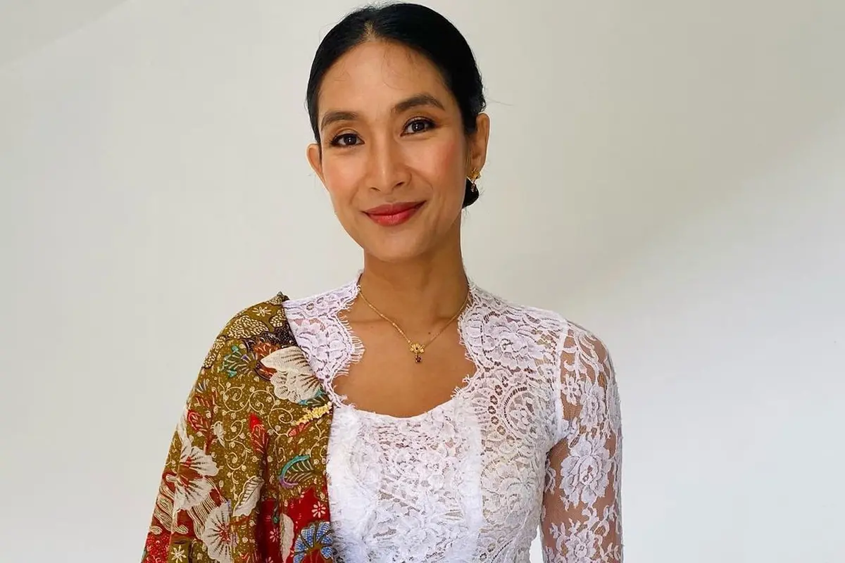 10 Pilihan Kebaya Happy Salma untuk Tampil Modern dengan Sentuhan Etnik
