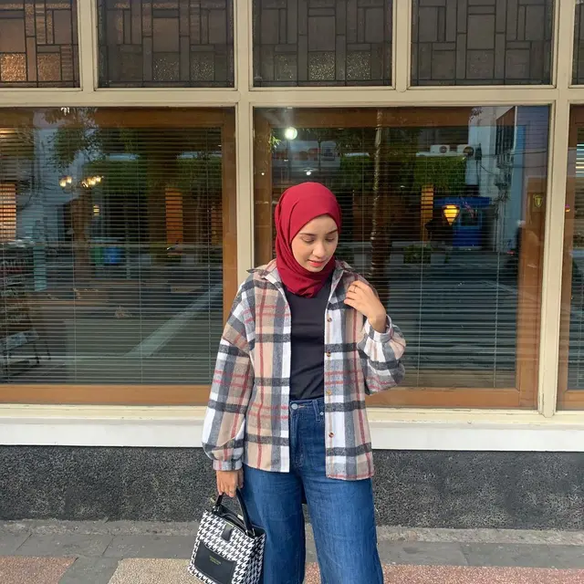 Berprofesi Sebagai Desainer, Ini 6 Potret Amira Karaman Tunangan Reza D’Academy
