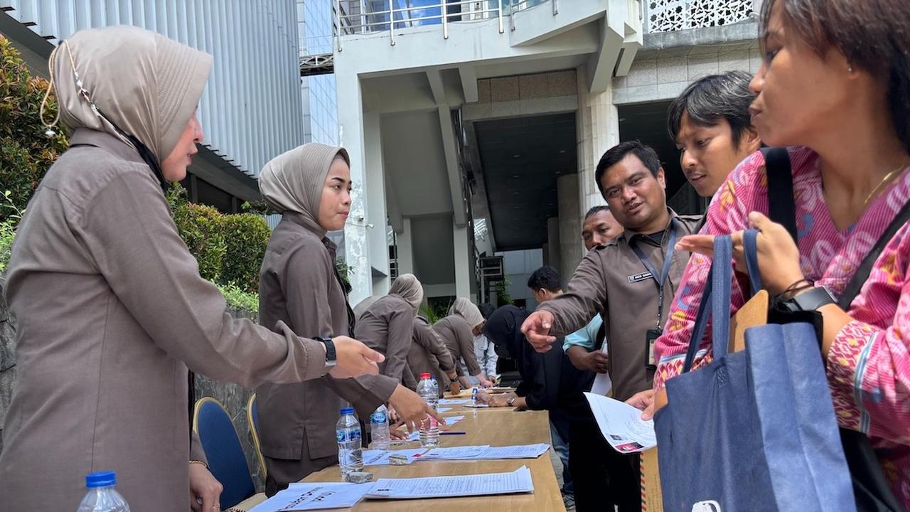 Mengadu Peruntungan di Pelataran Balai Kota DKI Jakarta