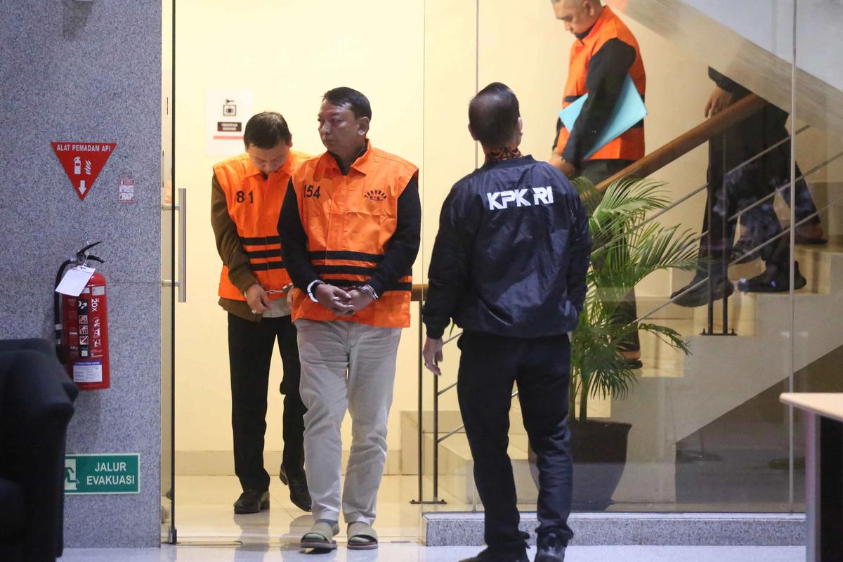FOTO: Ketua dan Wakil Ketua Pengadilan Negeri Depok Ditahan KPK