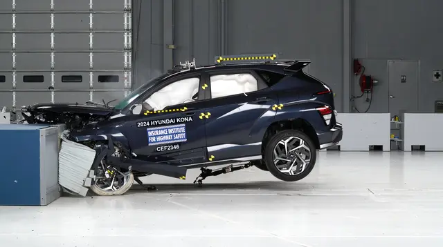Hyundai Kona dalam tes pengujian Top Safety Pick. (IIHS)