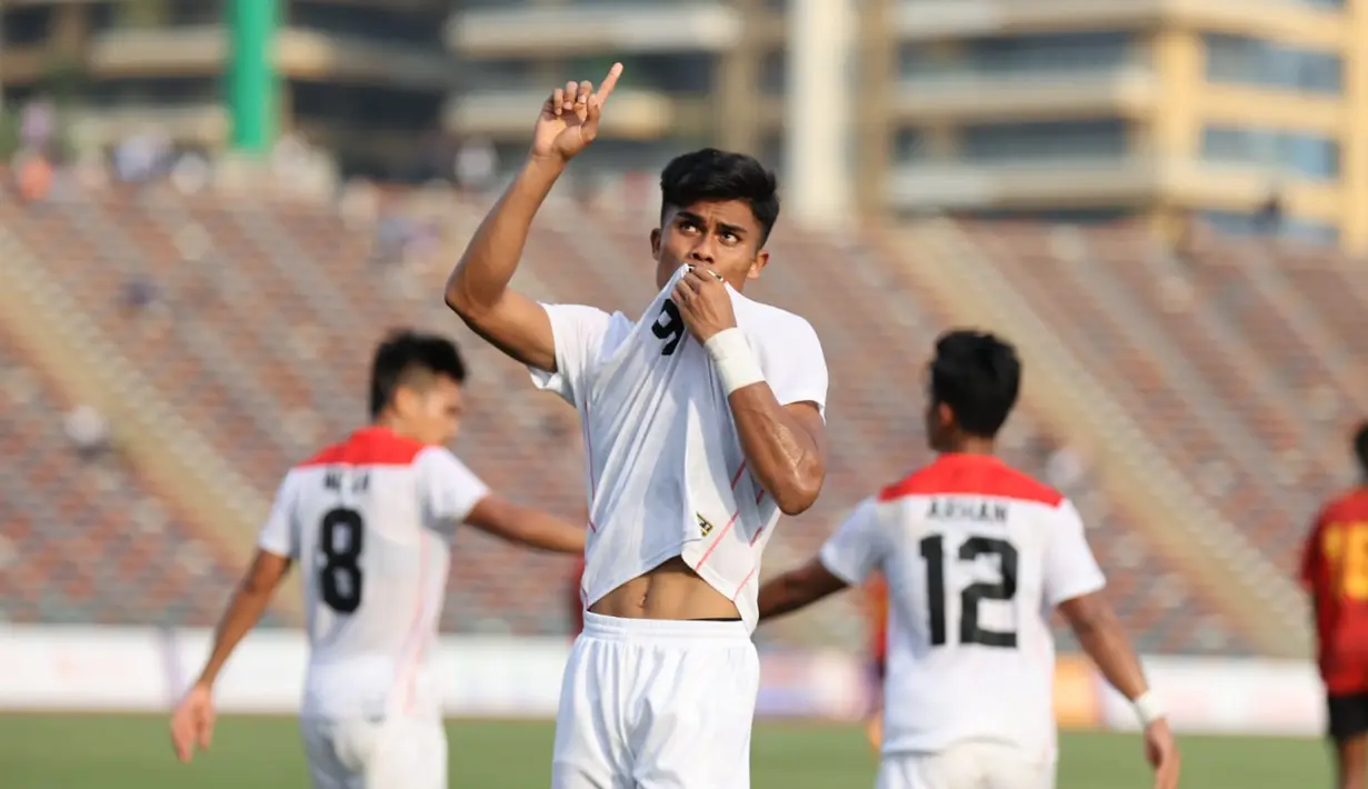 Selebrasi pemain Timnas Indonesia U-22, Muhammad Ramadhan Sananta, setelah mencetak gol ke gawang Timor Leste pada pertandingan ketiga Grup A SEA Games 2023 yang berlangsung di Olympic Stadium, Phnom Penh, Kamboja, Minggu (7/5/2023). (FOTO: Dok. PSSI)