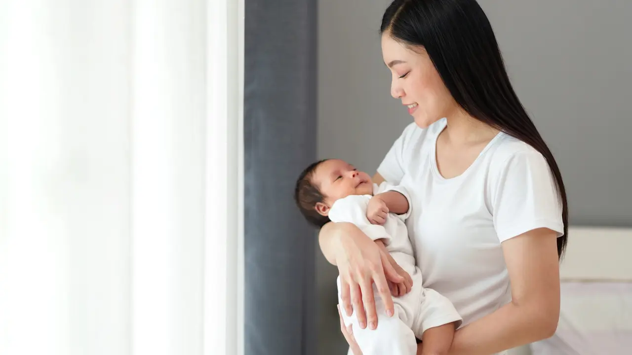 keluarga desember bayi tidur