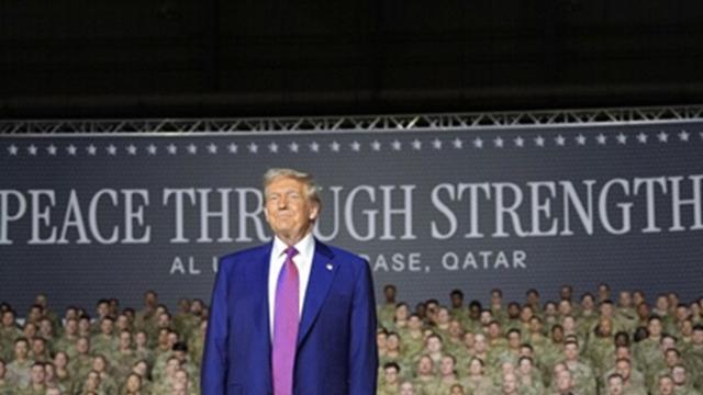 Presiden Amerika Serikat Donald Trump saat berada di Pangkalan Udara Al Udeid di Doha, Qatar, Kamis (15/5/2025).