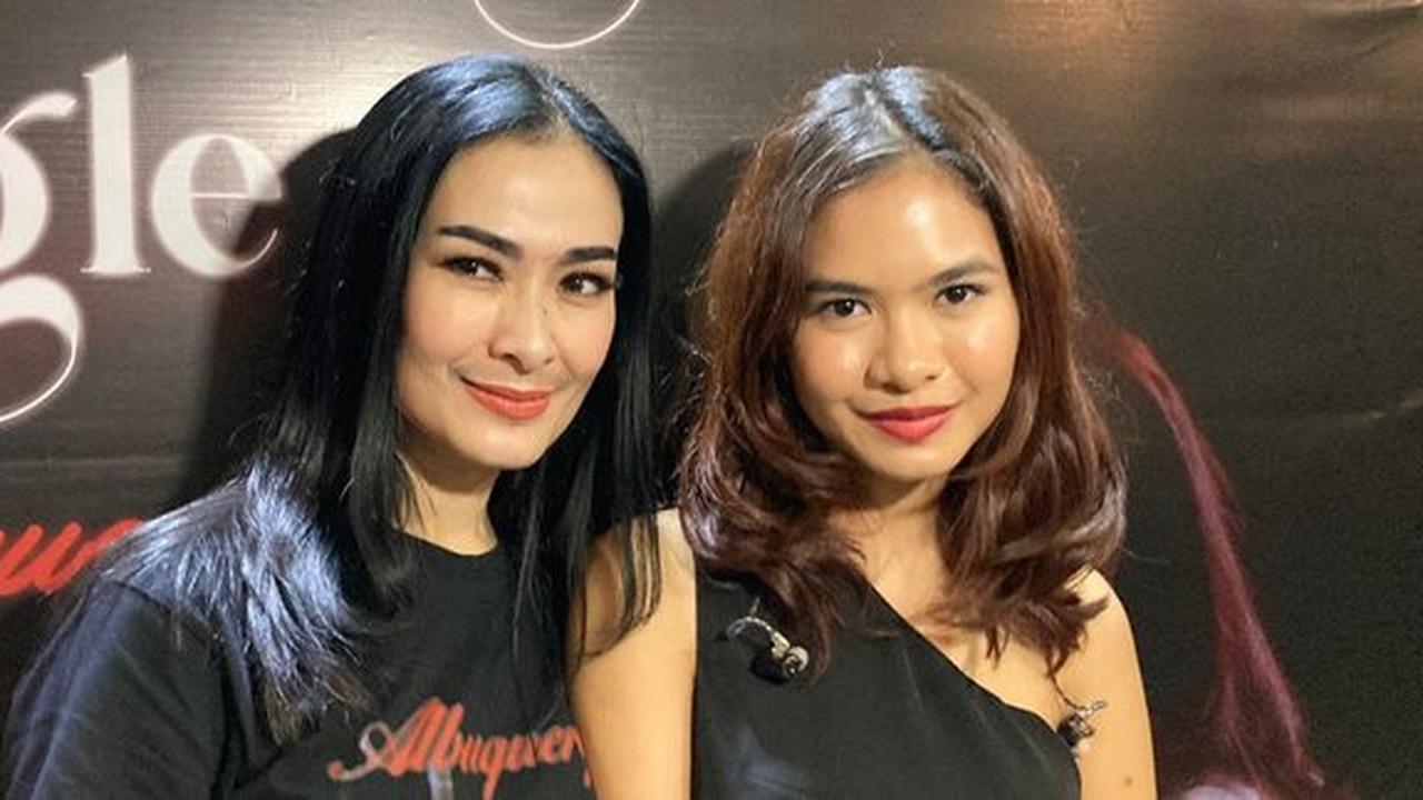 Iis Merasa Bahagia Sang Putri Mengikuti Jejaknya Sebagai Penyanyi