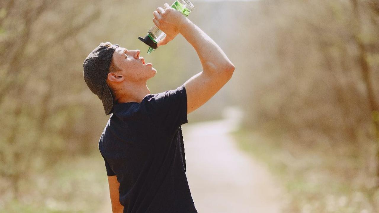 5 Manfaat Minum Air Putih Dingin Setelah Berolahraga, Bisa Bakar Kalori!