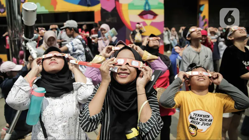 Gerhana Matahari Cincin Curi Perhatian Pengunjung Planetarium