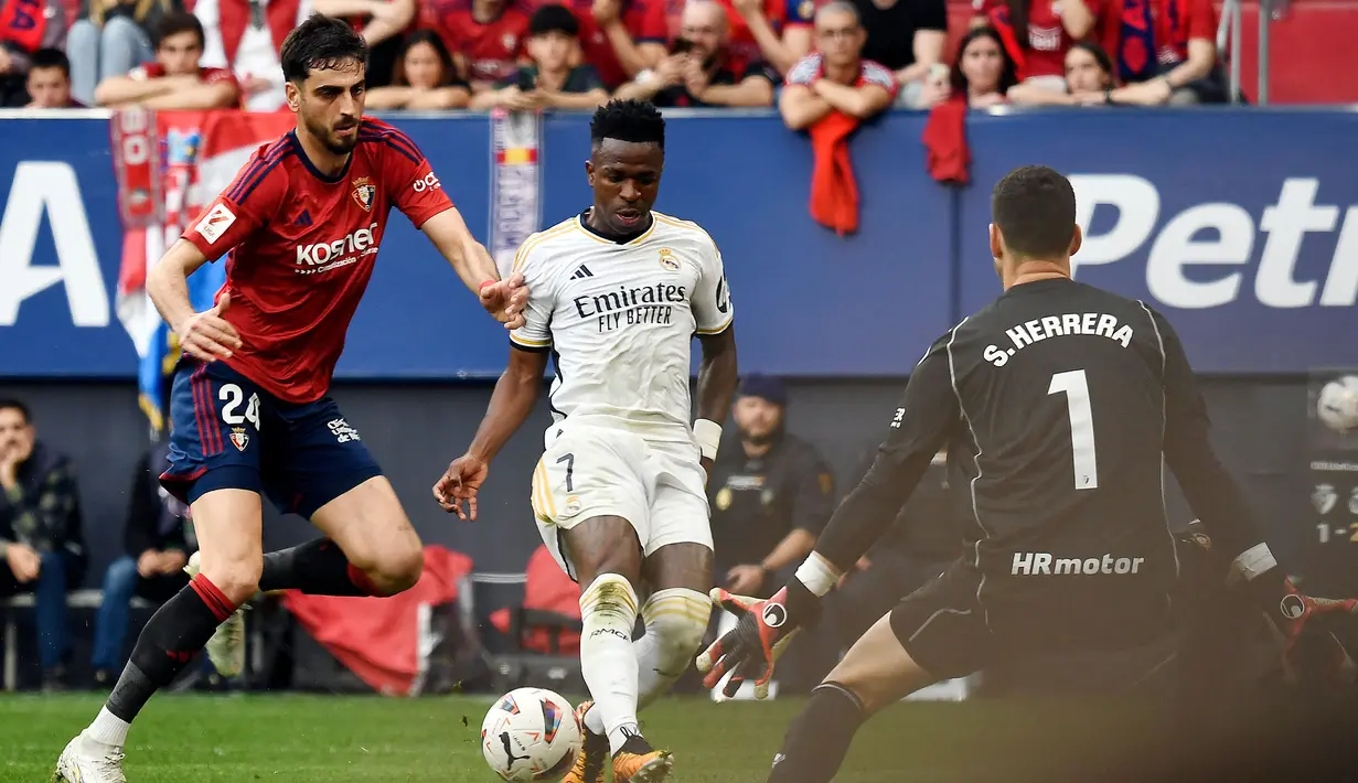 Bertandang ke markas Osasuna, Real Madrid menang telak 4-2. (Ander Gillenea/AFP)