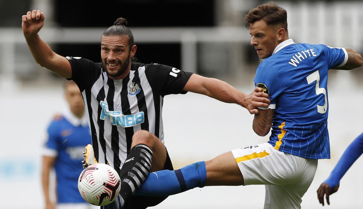Andy Carroll. Striker Inggris berusia 32 tahun ini tidak diperpanjang kontraknya bersama Newcastle United setelah bergabung sejak dua musim lalu. Mantan bomber Liverpool ini dinilai tumpul karena hanya mencetak 1 gol dari 22 laga musim lalu. (Foto: AFP/Pool/Lee Smith)