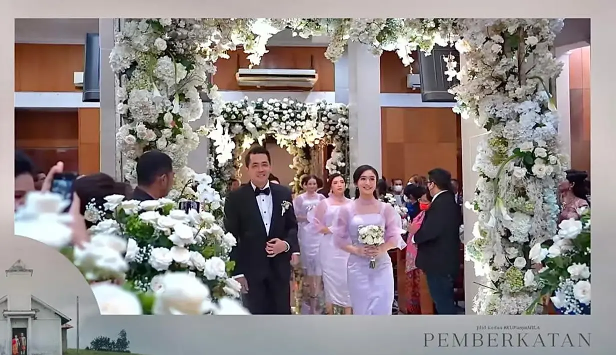 Keduanya dipercaya mengiringi langkah Jessica Mila dan Yakup Hasibuan memasuki altar. [Youtube/@jessicamila8534).