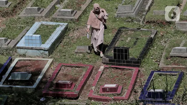 Tradisi Ziarah Kubur Sepi di Hari Kedua Lebaran
