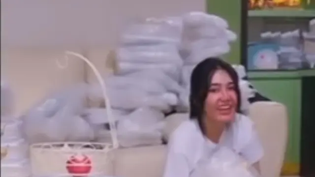 Via Vallen dan Belanjaannya