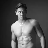 Mungkin kamu masih asing dengan nama Yoshi Sudarso. Anak bangsa ini memang lebih banyak berkiprah di Hollywood. (instagram/yoshi_sudarso)