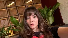 Lewat unggahan Instagram terbarunya, Enzy Storia tampak takjub dengan rambut baru usai nyalon. ‘Nu hair,’ tulis pemilik nama lengkap Enzy Storia Leovaris itu. (Liputan6.com/IG/@enzystoria)
