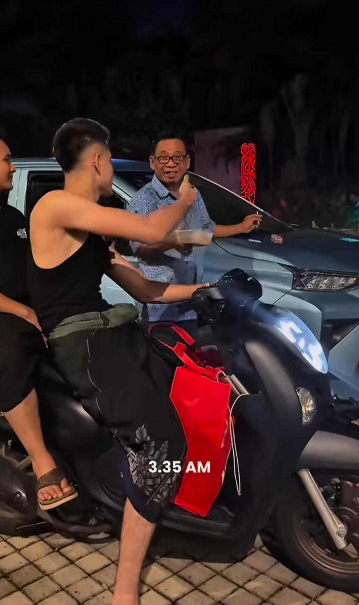 Aisar Khaled Masak Sahur untuk Berbagi, Mendapat Pujian Hangat dari Netizen
