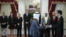 Ahmed Bin Jassim Mohammed Ali Al-Hamar, Dubes LBBP Negara Qatar menyerahkan surat-surat kepercayaan Duta Besar Luar Biasa dan Berkuasa Penuh (LBBP) untuk Republik Indonesia di Istana Merdeka, Jakarta, Selasa (4/10). (Liputan6.com/Faizal Fanani)