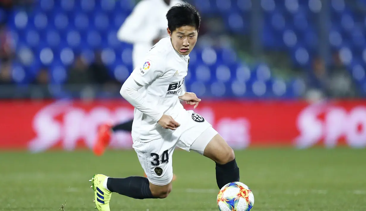 5. Lee Kang-in (Korea Selatan) - Pemain muda asal Korea Selatan ini merupakan salah satu penggawa di skuat utama Valencia. Lee Kang-in akan menjadi andalan Korea Selatan ketika tampil di Piala Dunia U-20 2021 di Indonesia. (AFP/Benyamin Cremel)