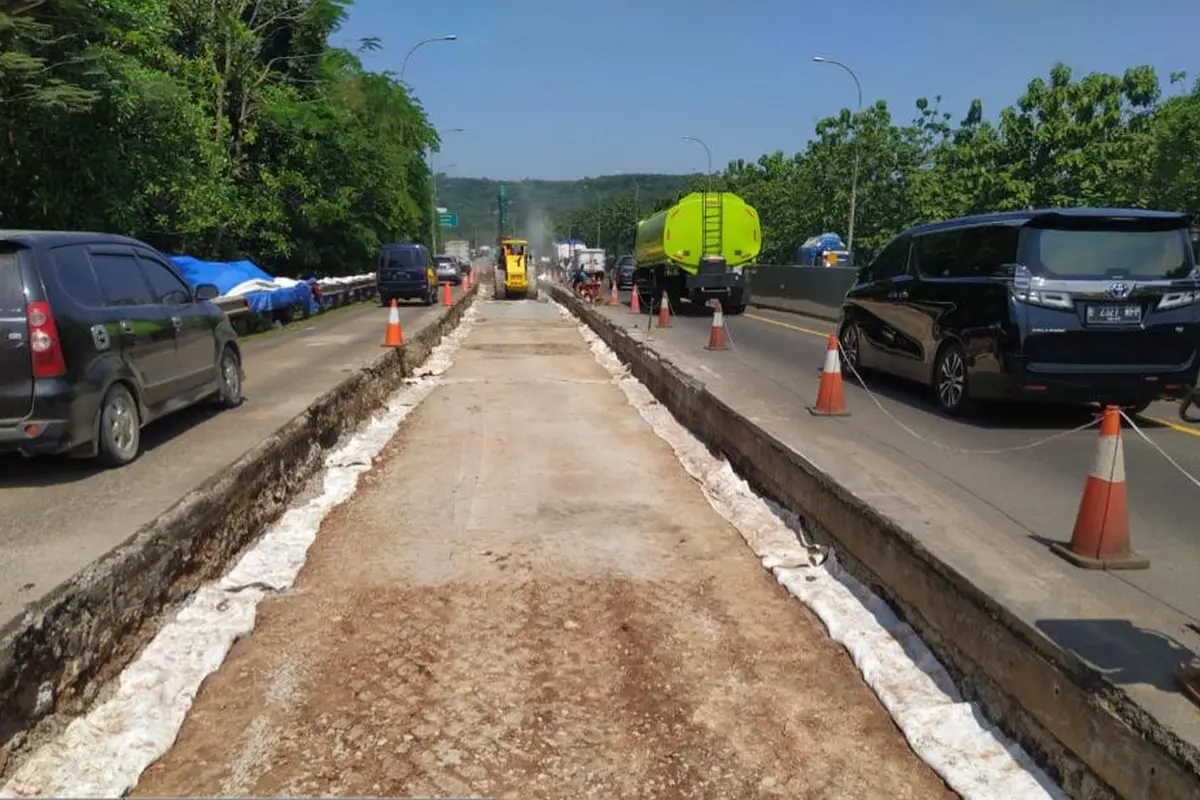 Perbaikan di jalan tol Cipularang