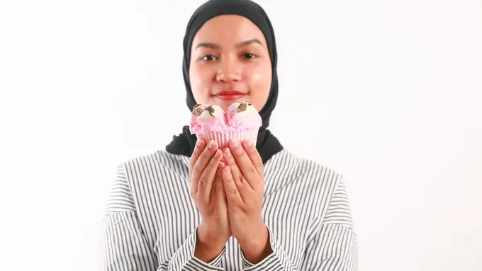 wanita september kue tradisional