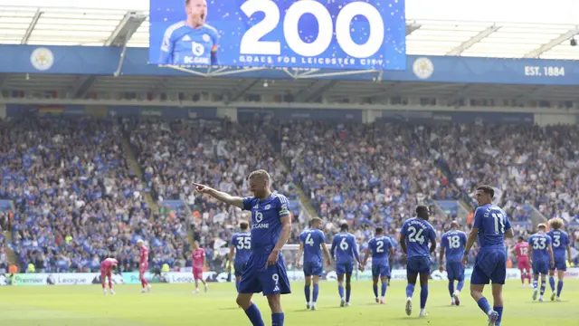 Foto: Perpisahan Sempurna Jamie Vardy, Cetak Gol Ke-200 dalam Penampilannya yang Ke-500 di Leicester