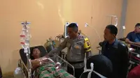 Salah satu anggota polisi di Kabupaten Empat Lawang Sumsel yang terluka akibat serangan warga (Dok. Humas Polres Empat Lawang / Nefri Inge)
