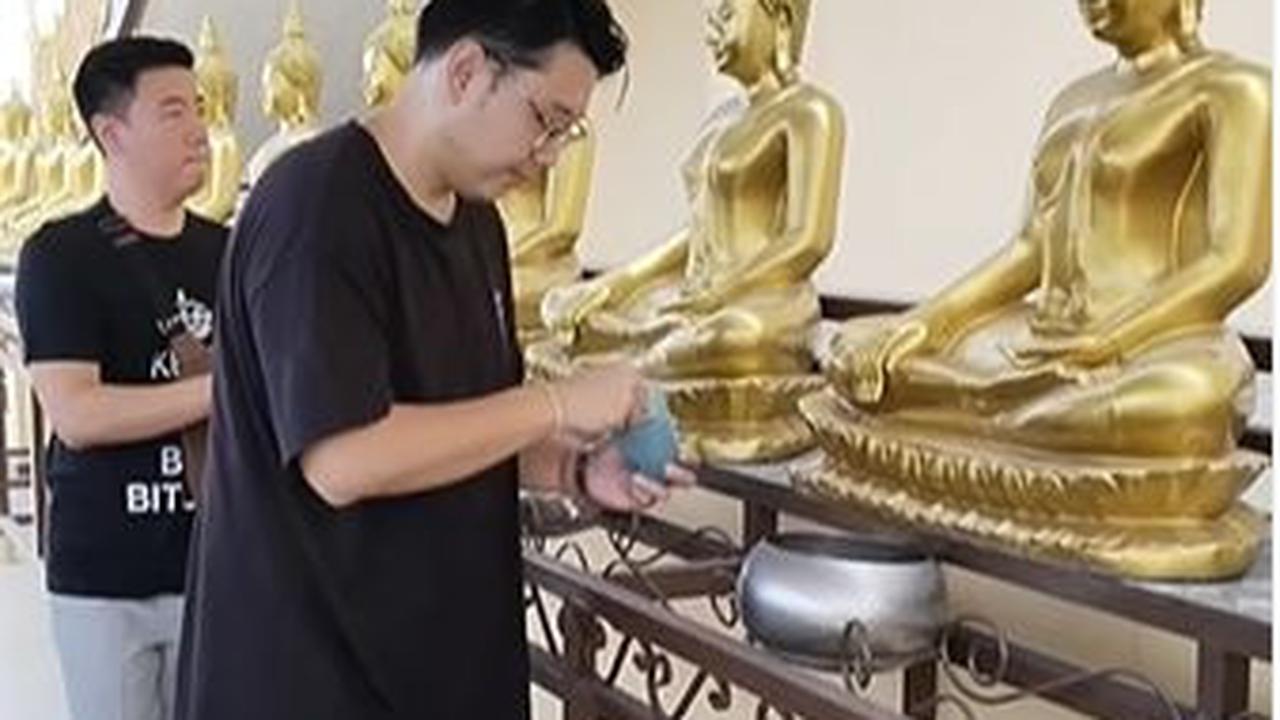 Mencoba Tradisi Ramal Memakai Uang Koin