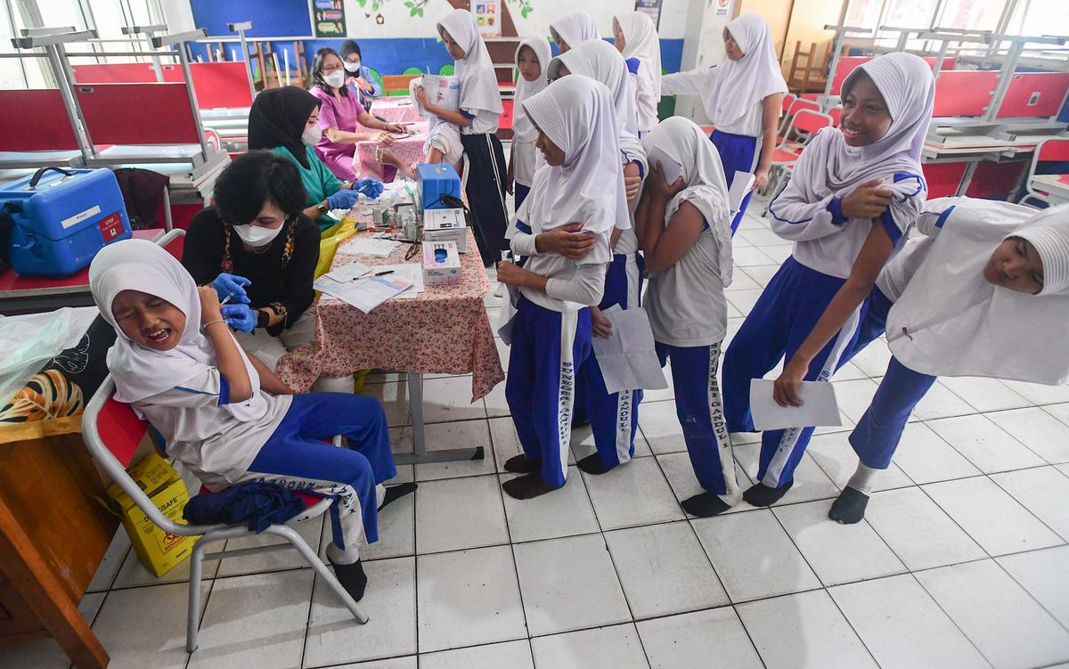 Antusias Murid SD Ikuti Vaksinasi HPV
