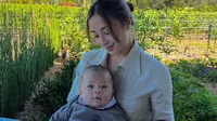 Menikmati peran baru sebagai ibu, intip penampilan Nikita Willy saat ajak baby Izz jalan-jalan di California. (Instagram/nikitawillyofficial94).