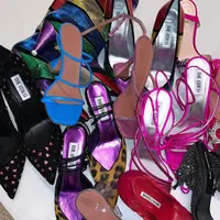 Simak deretan sepatu stylish yang kembali populer dan bisa dipakai di segala kesempatan. (Foto: Instagram/ @whowhatwear)