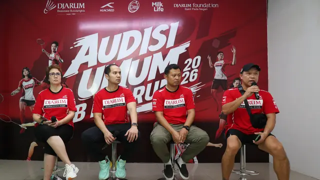 Yuni Kartika bersama tim pencari bakat PB Djarum di Audisi Umum Pekanbaru 2026
