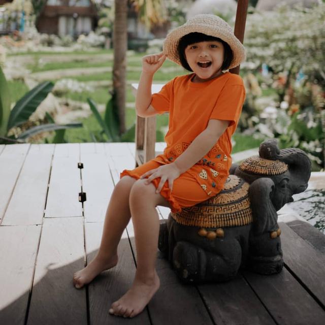 6 Potret Arsy Hermansyah Liburan di Bali, Gayanya Bikin Gemas