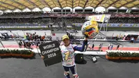 Jorgen Martin selebrasi usai menang juara dunia Moto3 di Sepang Malaysia (Foto: www.motogp.com)
