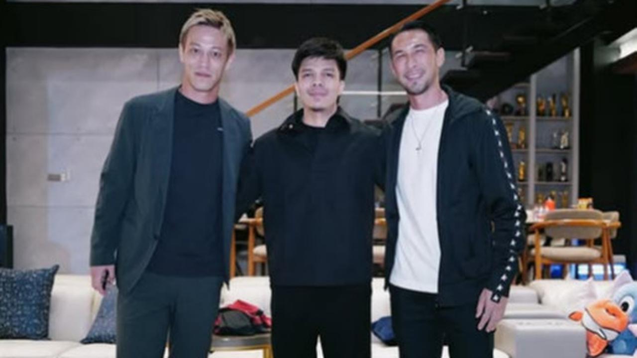 5 Potret Atta Halilintar Ajak Keisuke Honda ke Rumah, Diajak Makan Rendang Sampai Ayam Pop Bikin Milanisti Iri