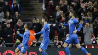 Striker timnas Italia, Lorenzo Insigne, merayakan gol yang dicetak ke gawang timnas Inggris dalam laga uji coba di Stadion Wembley, Rabu (28/3/2018) dini hari WIB. (AP Photo/Alastair Grant)