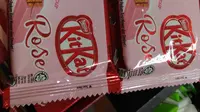 Tak hanya meluncurkan kemasan khusus Valentine, Kitkat juga mengeluarkan rasa terbaru yang dinamai Rose. (Liputan6.com/Dinny Mutiah)